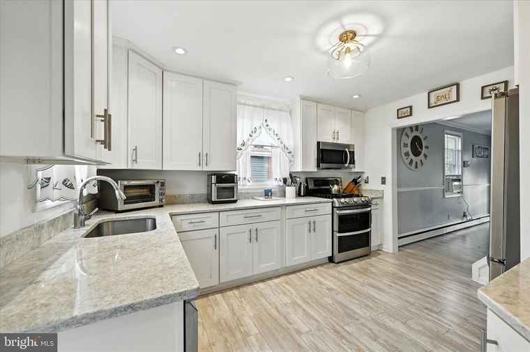 Photo of 204 Bayside Dr Dundalk, MD 21222