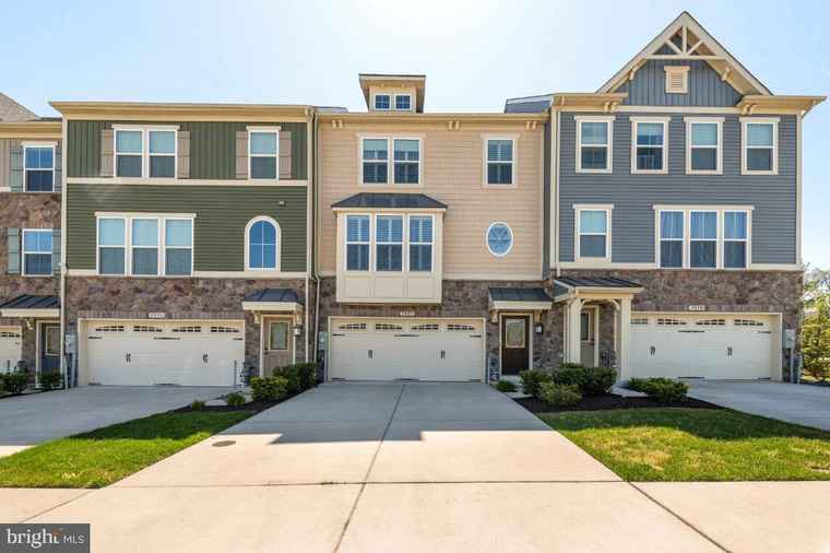 Photo of 7977 Trailview Xing Glen Burnie, MD 21060