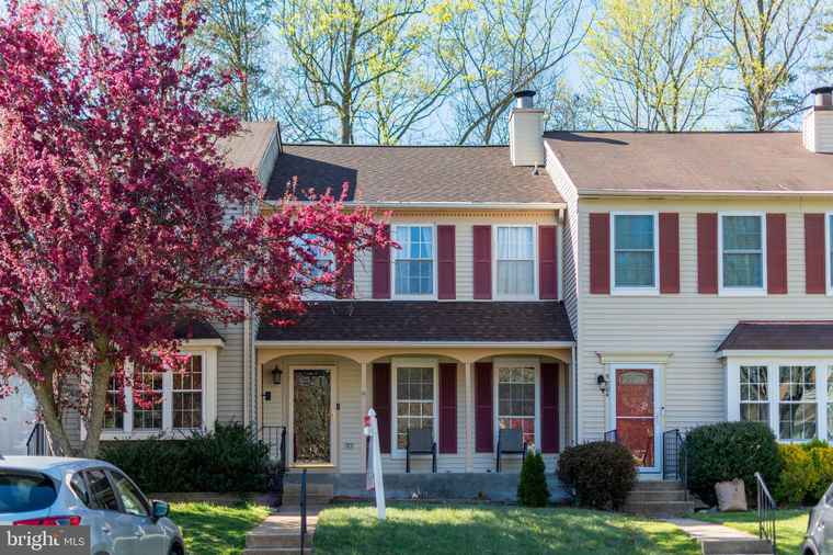 Photo of 5806 Waterdale Ct Centreville, VA 20121