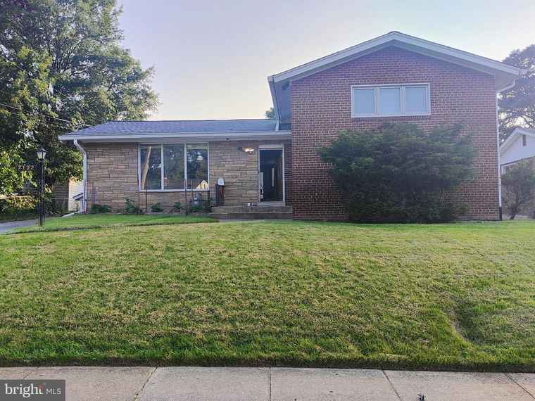 Photo of 7102 Adelphi Rd Hyattsville, MD 20782