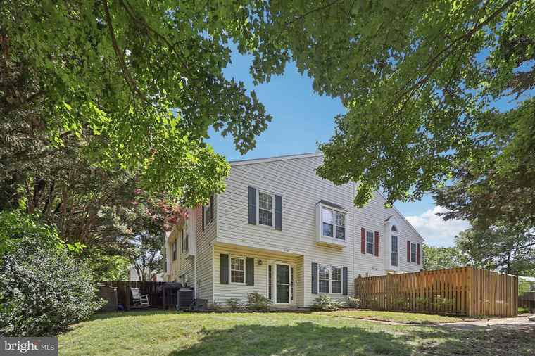 Photo of 6110-A Hoskins Hollow Cir Centreville, VA 20121