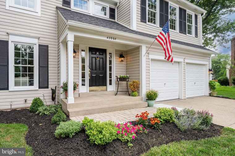 Photo of 43995 Urbancrest Ct Ashburn, VA 20147