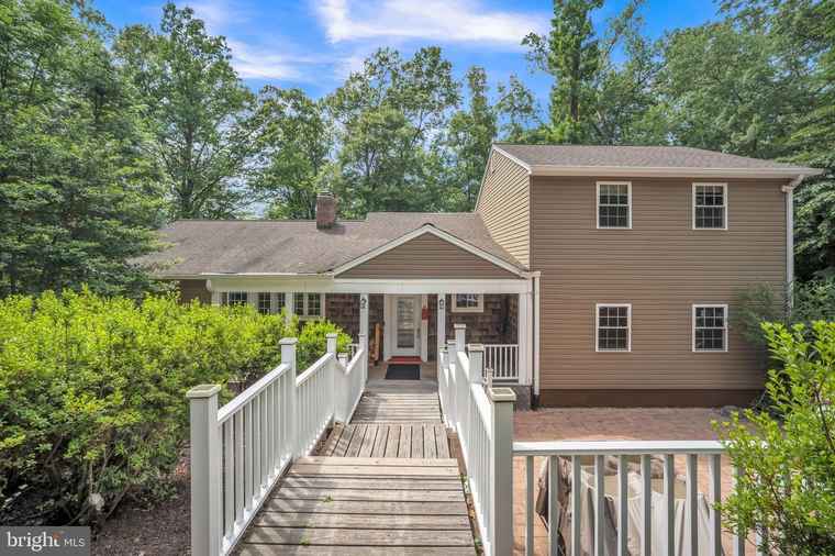 Photo of 6600 Ridgeway Dr Springfield, VA 22150