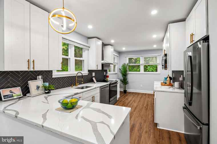 Photo of 904 Stevenson Ln Towson, MD 21286