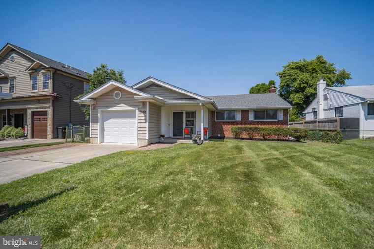 Photo of 10008 Sinnott Dr Bethesda, MD 20817