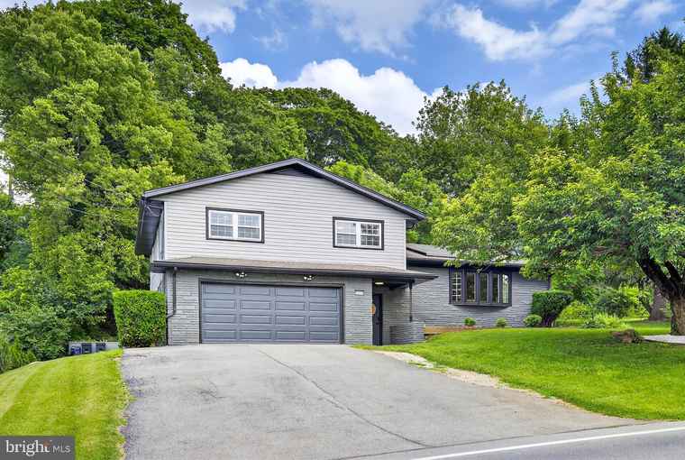 Photo of 1313 Rohrerstown Rd Lancaster, PA 17601