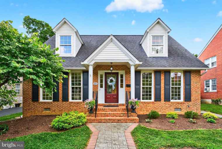 Photo of 315 W Whitlock Ave Winchester, VA 22601