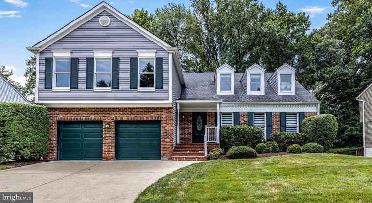 Photo of 1128 Halesworth Dr Rockville, MD 20854