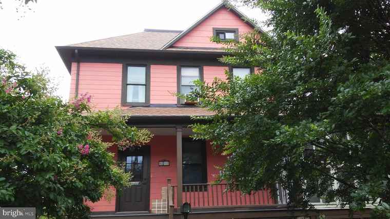 Photo of 4103 Gallatin St Hyattsville, MD 20781