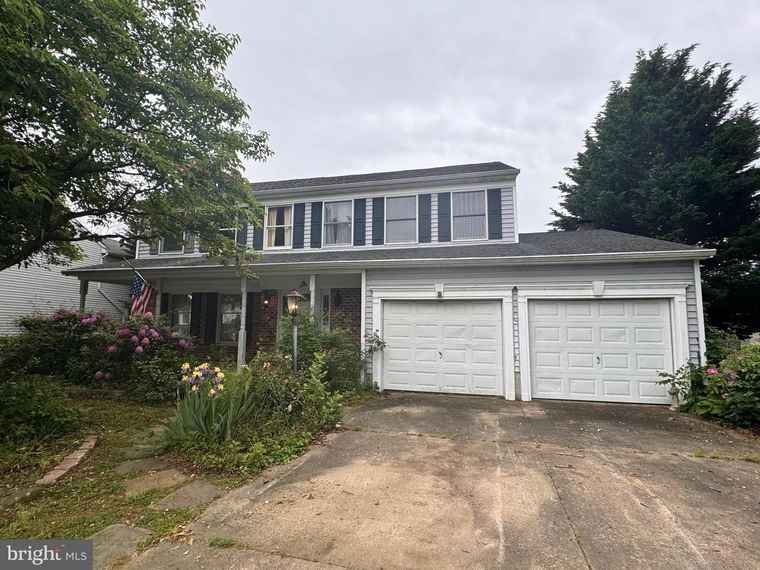 Photo of 7 Moss View Ct Catonsville, MD 21228