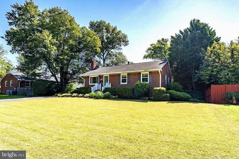 Photo of 5003 Terrell St Annandale, VA 22003