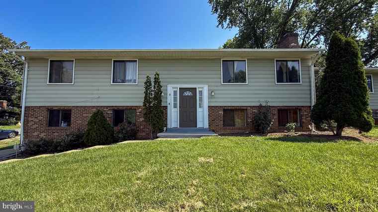 Photo of 8 Davis Ave SW Leesburg, VA 20175