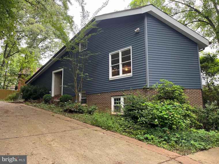 Photo of 6341 Old Dominion Dr Mclean, VA 22101