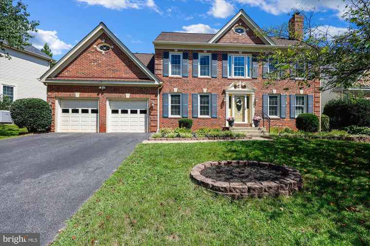 Photo of 119 Englefield Dr Gaithersburg, MD 20878