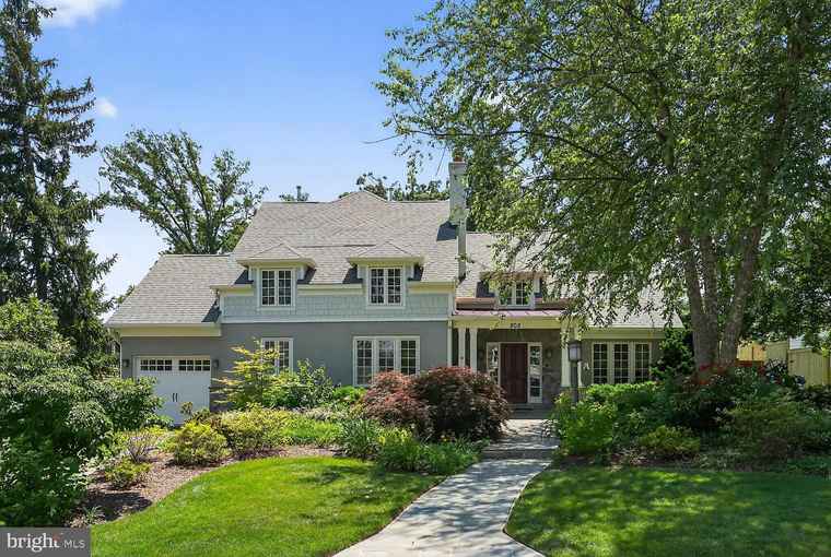 Photo of 802 Beverley Dr Alexandria, VA 22302