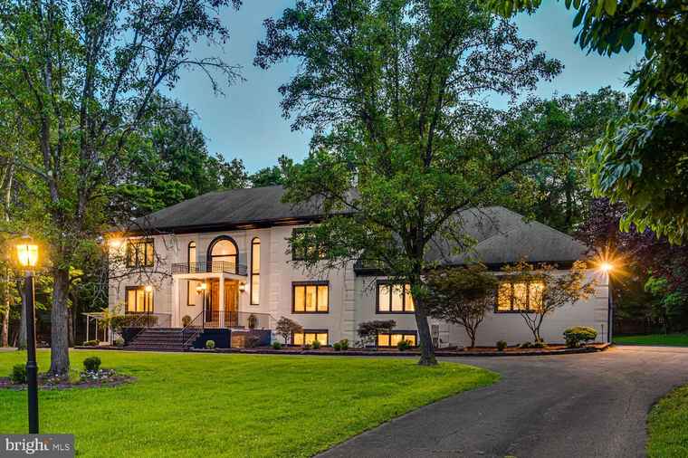 Photo of 9118 Bells Mill Rd Potomac, MD 20854