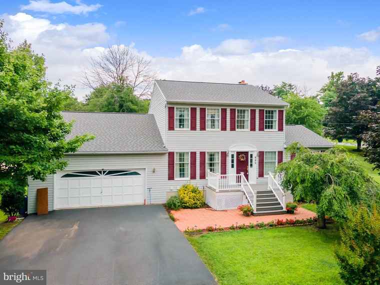 Photo of 805 Mulberry Dr Martinsburg, WV 25401