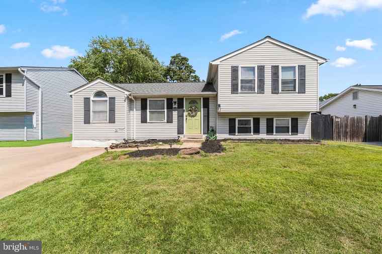 Photo of 7913 Kings Bench Pl Pasadena, MD 21122