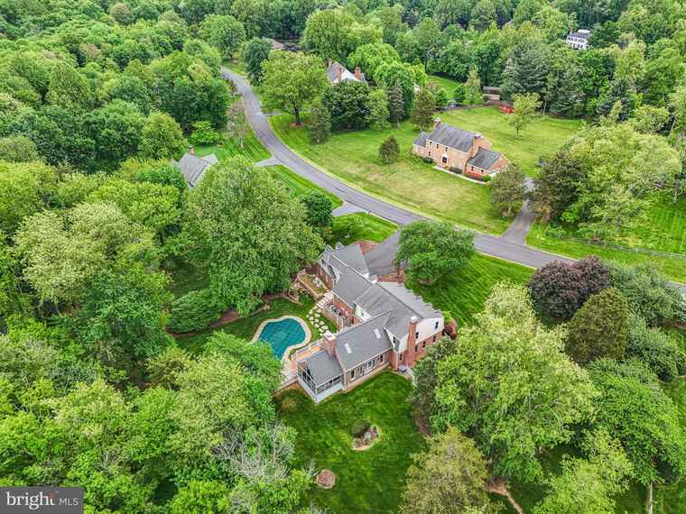 Photo of 706 Crown Meadow Dr Great Falls, VA 22066