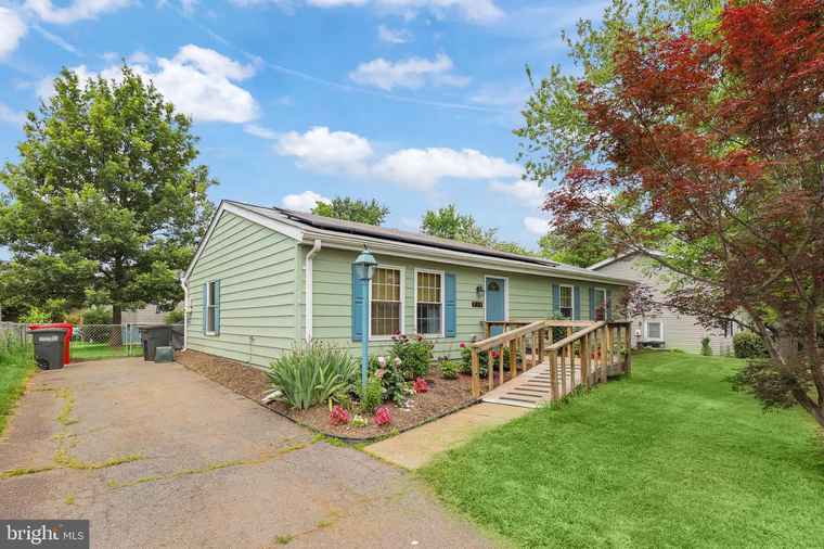 Photo of 719 N Belfort St Sterling, VA 20164