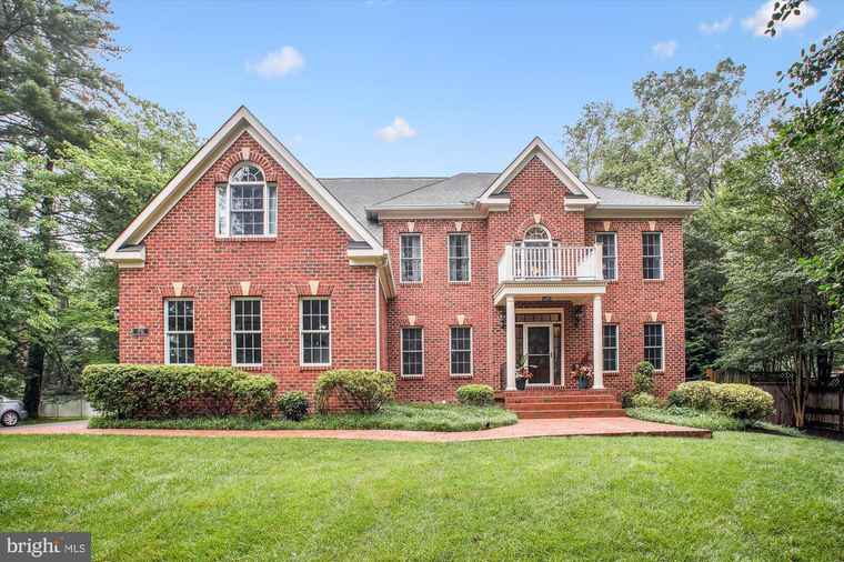 Photo of 9745 Vale Rd NW Vienna, VA 22181
