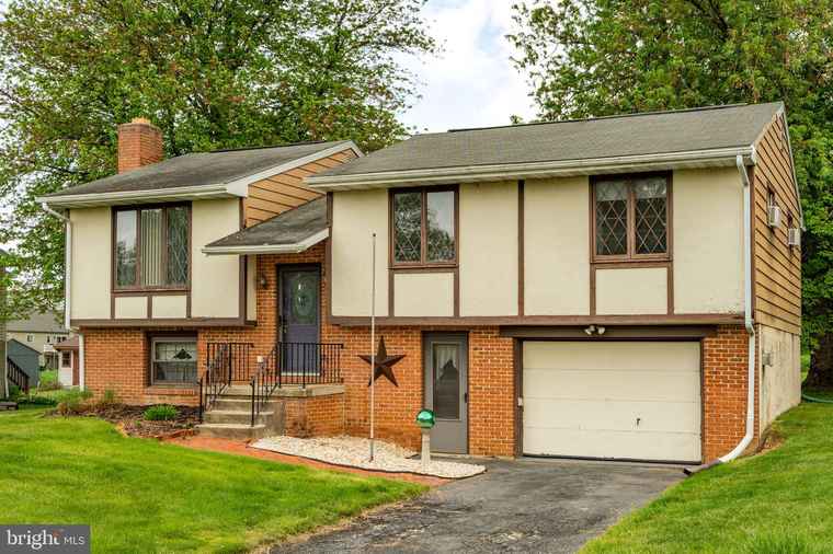 Photo of 1721 Pioneer Rd Lancaster, PA 17602