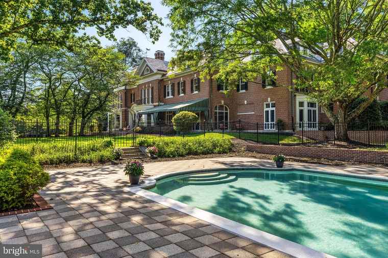 Photo of 16 Merry Hill Ct Baltimore, MD 21208