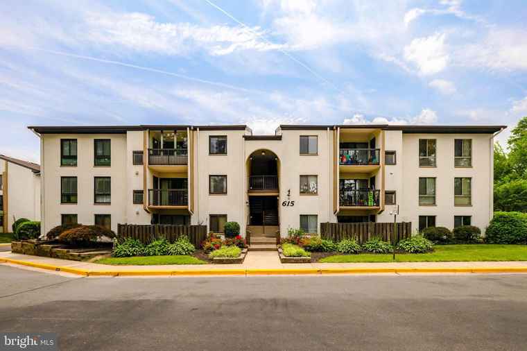 Photo of 615 Center St Unit T3 Herndon, VA 20170