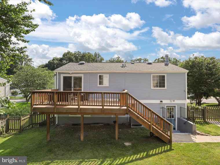 Photo of 13704 Cabells Mill Dr Centreville, VA 20120