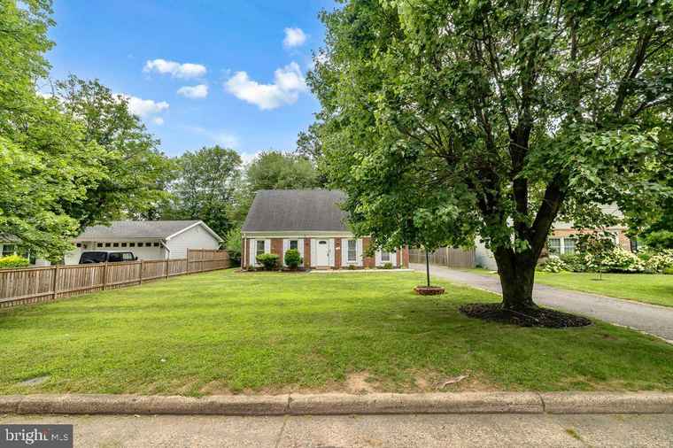 Photo of 1112 E Maple Ave Sterling, VA 20164
