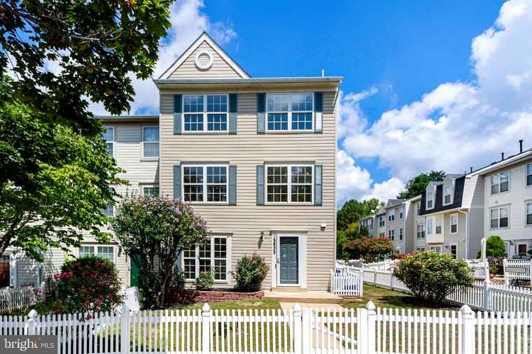 Photo of 13853 Crosstie Dr Germantown, MD 20874