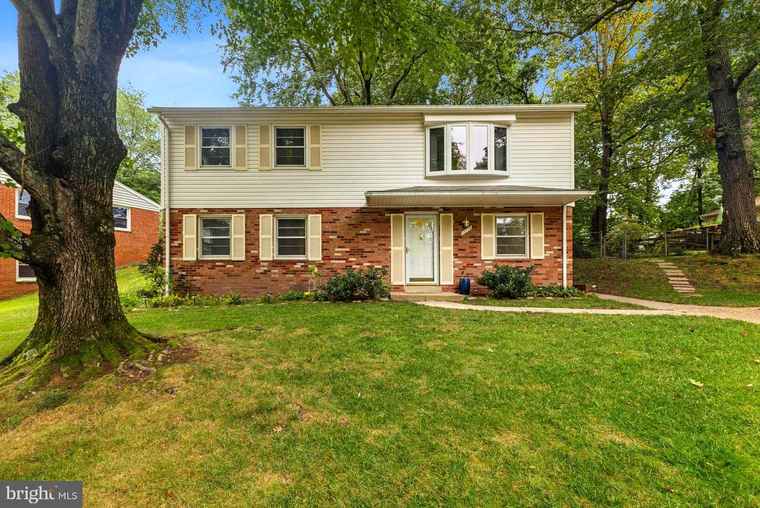 Photo of 13719 Mcgill Dr Chantilly, VA 20151