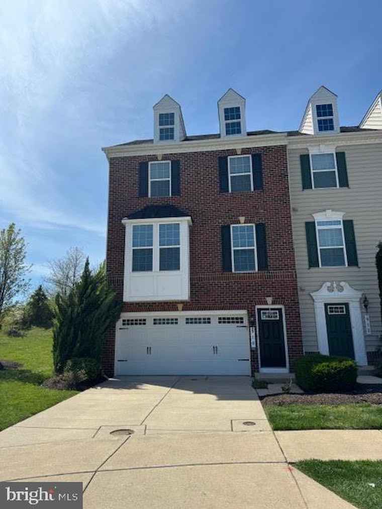 Photo of 910 Magnolia Blossom Ct Sykesville, MD 21784