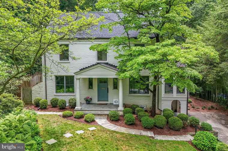 Photo of 6516 Broxburn Dr Bethesda, MD 20817