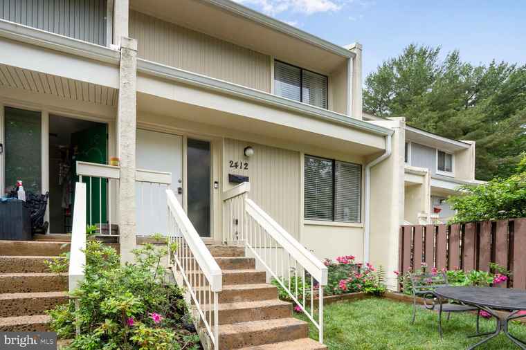Photo of 2412 Southgate Sq Reston, VA 20191