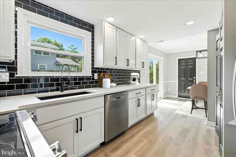Photo of 120 N Kennedy Rd Sterling, VA 20164