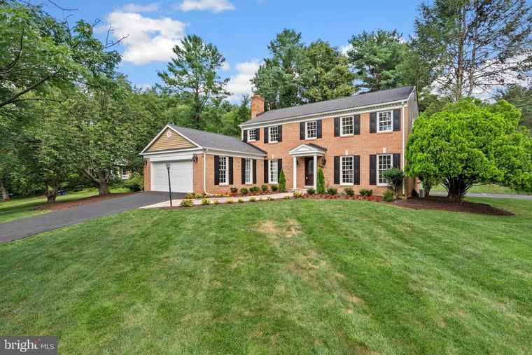 Photo of 9406 Fairpine Ln Great Falls, VA 22066