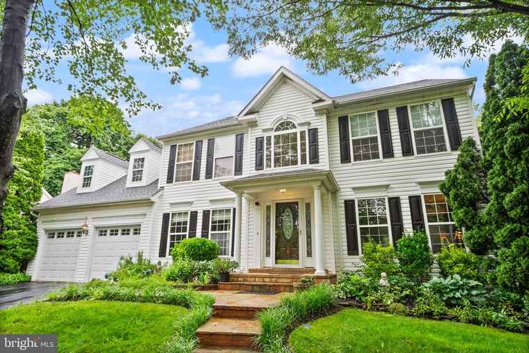 Photo of 316 Oakcrest Manor Dr NE Leesburg, VA 20176