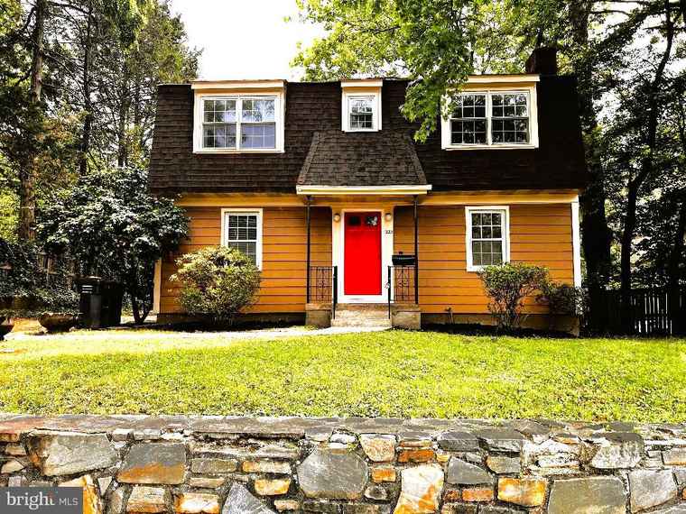 Photo of 222 E Fairfax St Falls Church, VA 22046