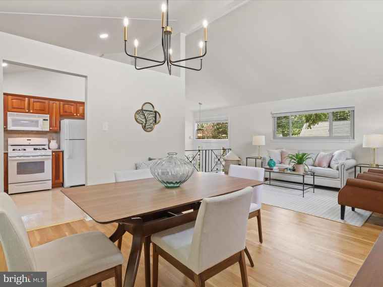 Photo of 905 Peele Pl Alexandria, VA 22304