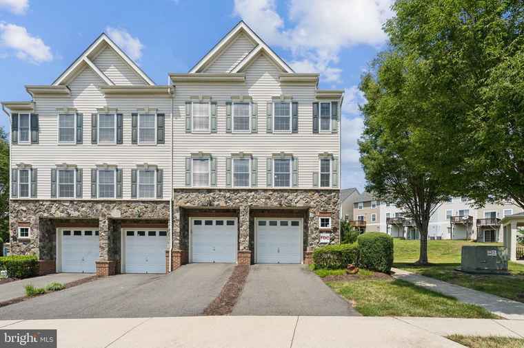 Photo of 2807 Chinkapin Oak Ln Woodbridge, VA 22191