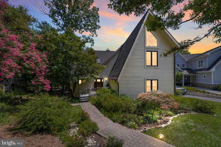 Photo of 527 Lee Cir Annapolis, MD 21403