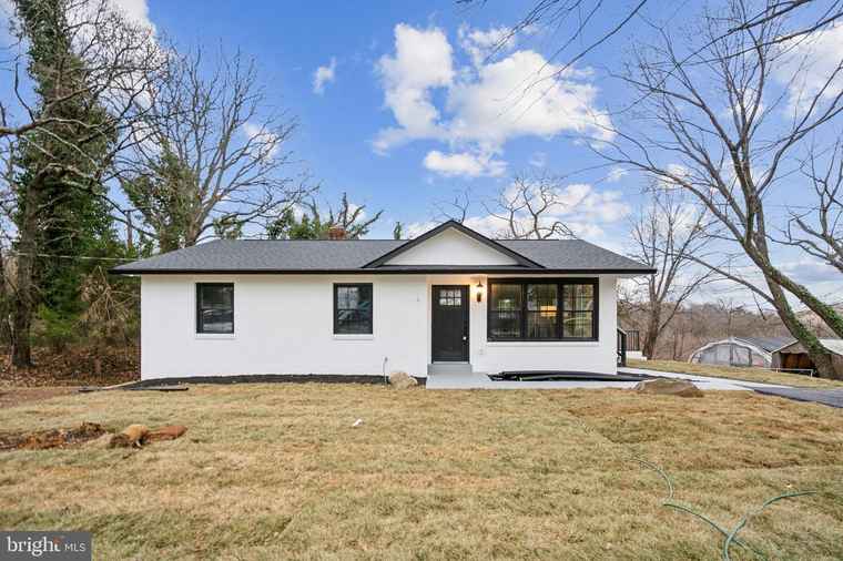 Photo of 10111 Old Fort Rd Fort Washington, MD 20744