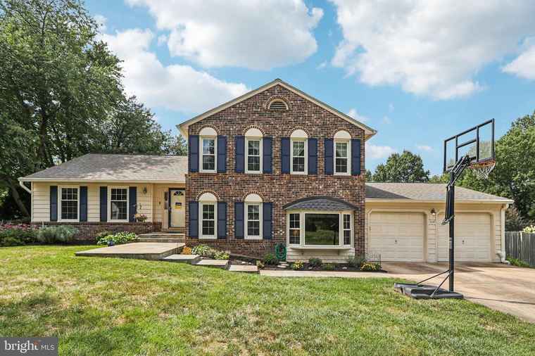 Photo of 2237 Loch Lomond Dr Vienna, VA 22181
