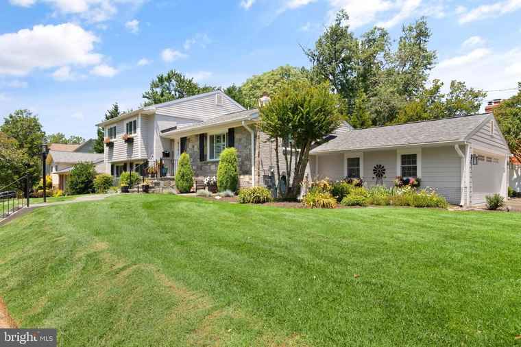 Photo of 6501 Stoneham Rd Bethesda, MD 20817