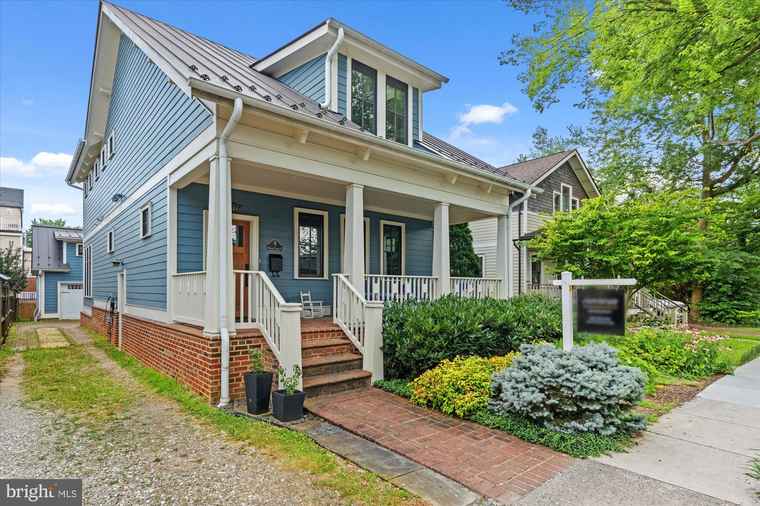 Photo of 9 E Walnut St Alexandria, VA 22301