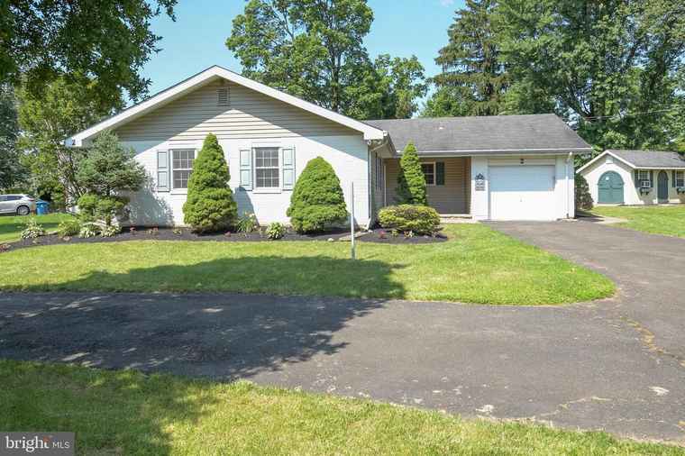 Photo of 2 Broadale Rd Doylestown, PA 18901