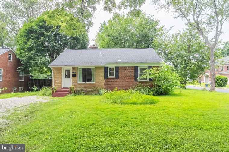 Photo of 214 Lewis St NW Vienna, VA 22180