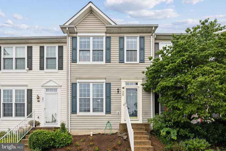 Photo of 453 Pearlbush Sq NE Leesburg, VA 20176