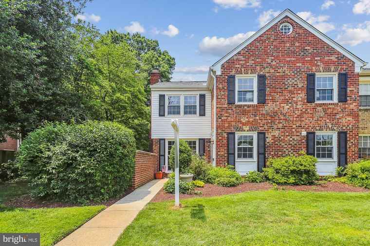 Photo of 1015 Nelson St Unit 38-101 Rockville, MD 20850